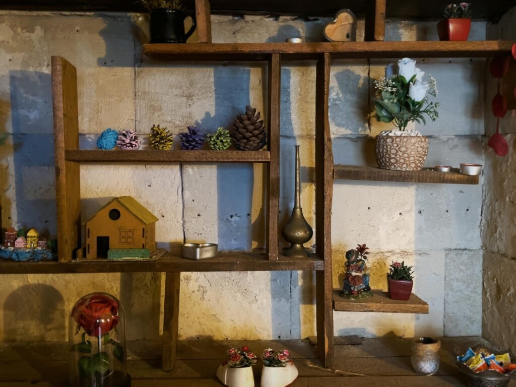 floating shelf ideas for small spaces
